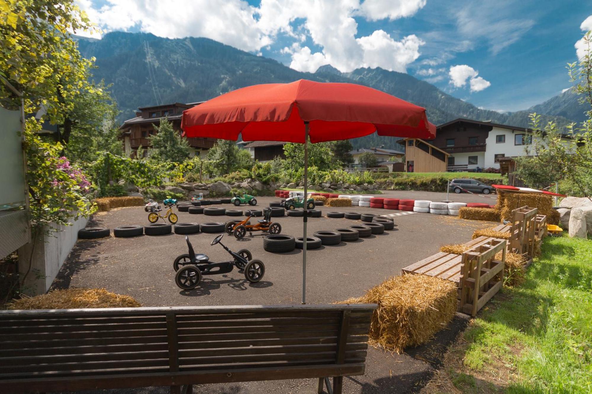 Apart Central - Premium Mountain&Garden Mayrhofen Bagian luar foto