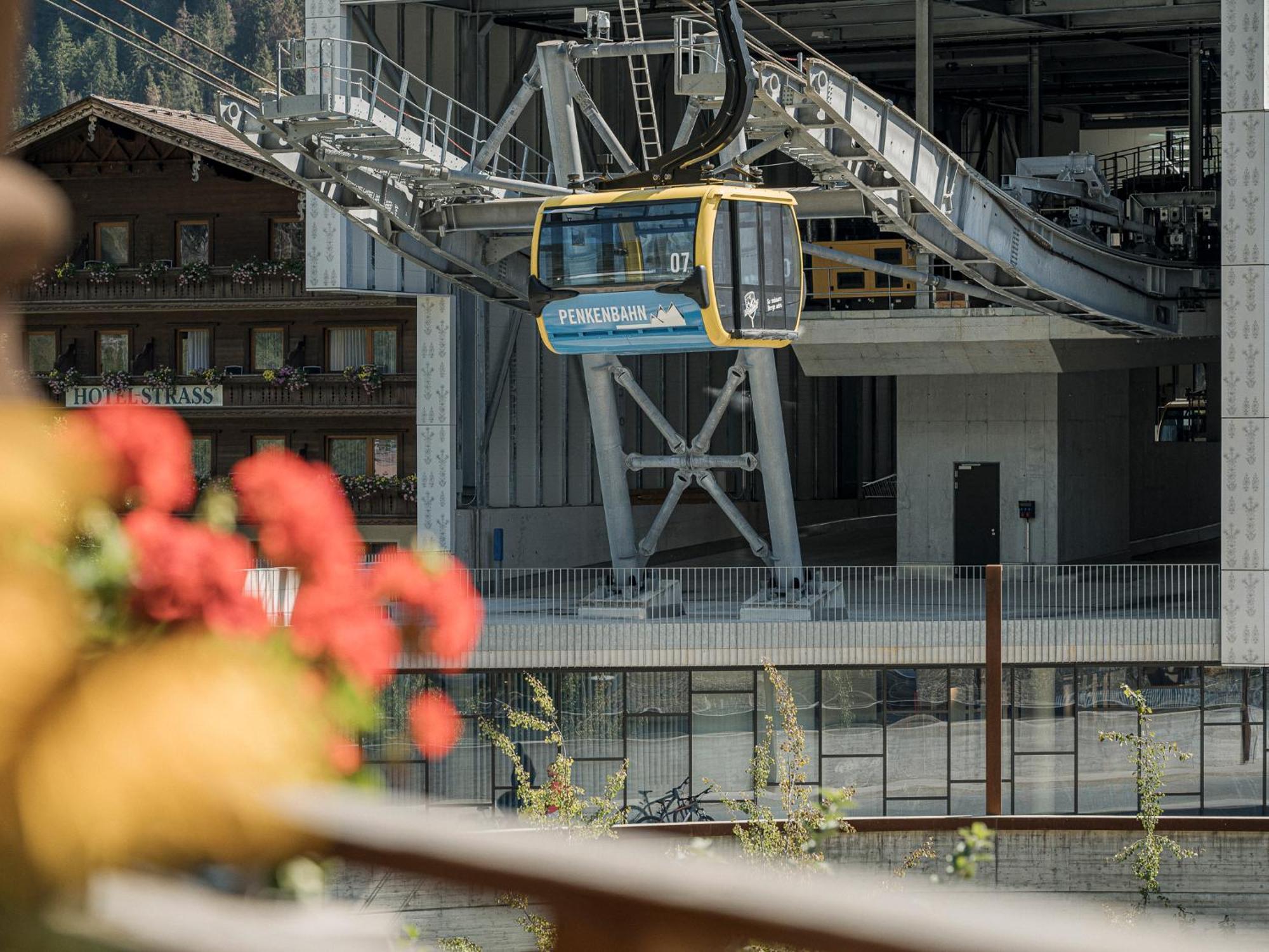 Apart Central - Premium Mountain&Garden Mayrhofen Ruang foto
