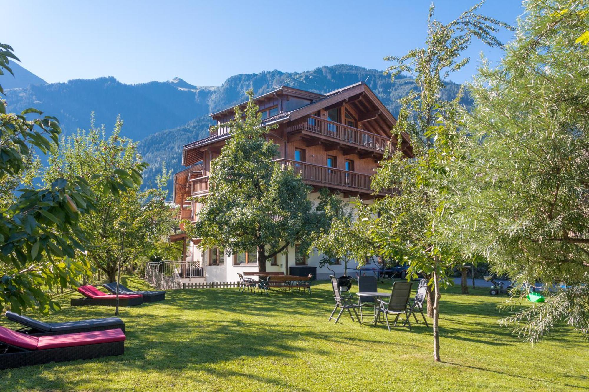 Apart Central - Premium Mountain&Garden Mayrhofen Bagian luar foto